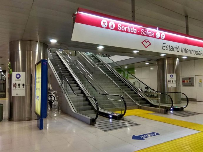 Escaleras mecánicas en la Estación Intermodal de Palma