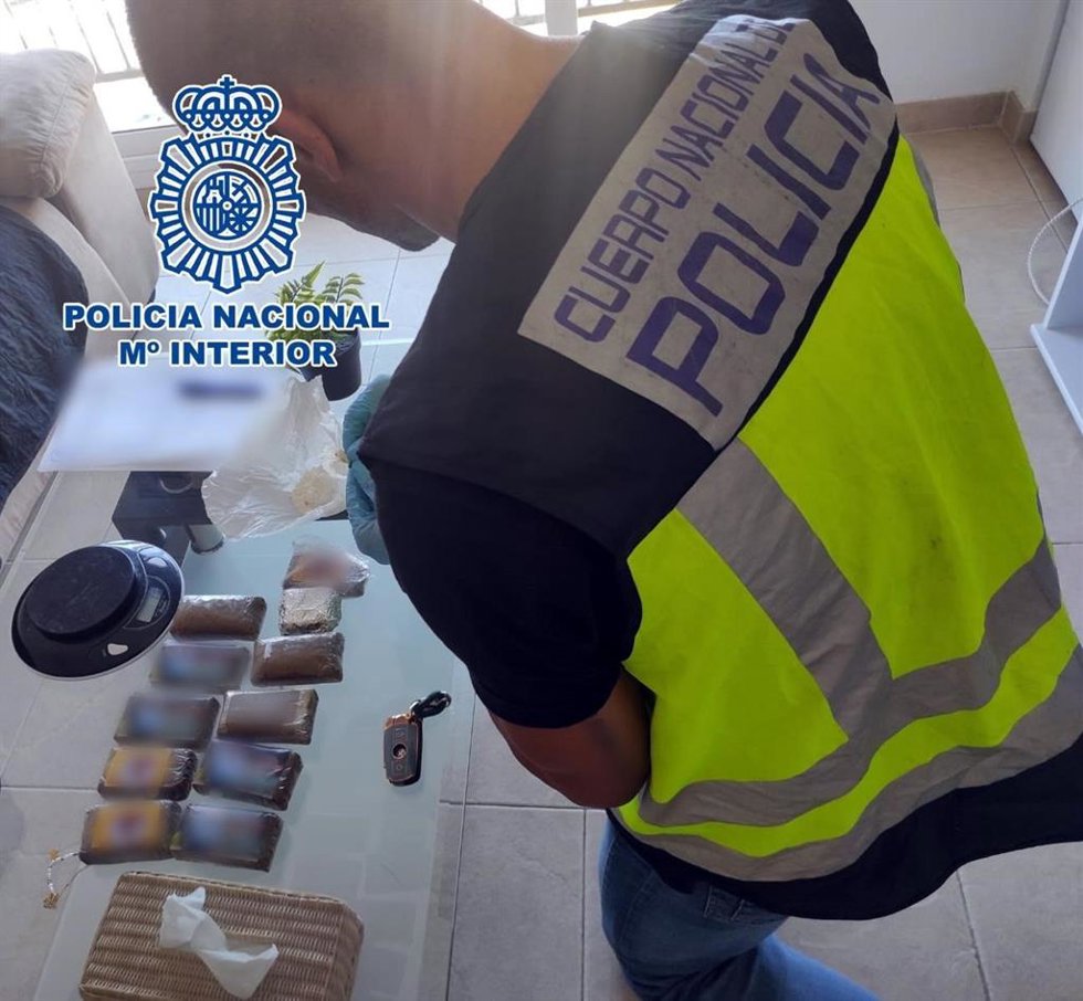 Cuatro detenidos tras desmantelar dos puntos de venta de sustancias estupefacientes en Alicante