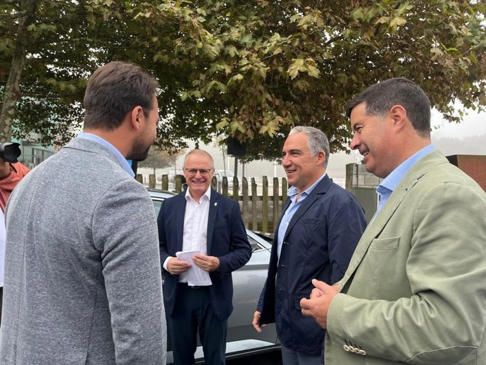 Álvaro Queipo, secretario general del PP asturiano; Diego Canga, portavoz del PP en la Junta General; y Elías Bendodo, coordinador general Nacional del PP, con motivo del Comité Ejecutivo Autonómico del partido celebrado en Gijón.