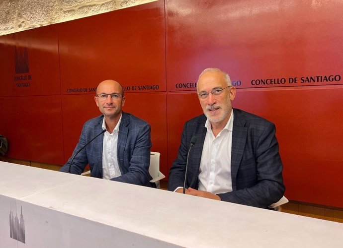 Los concejales del PSOE de Santiago Gonzalo Muiños y Sindo Guinarte.