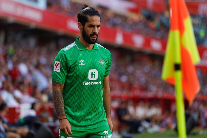 Isco Alarcon of Real Betis in action during the Spanish league, La Liga EA Sports, football match played between Granada CF and Real Betis at Nuevo Los Carmenes stadium on September 28, 2023, in Granada, Spain.