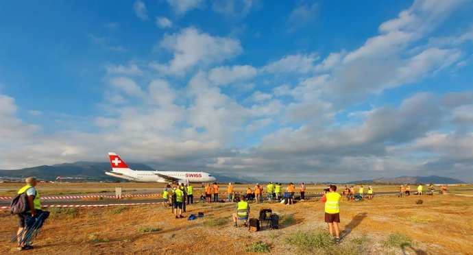 Jornada de puertas abiertas del aeropuerto de Málaga para aficionados a la fotografía aeronáutica