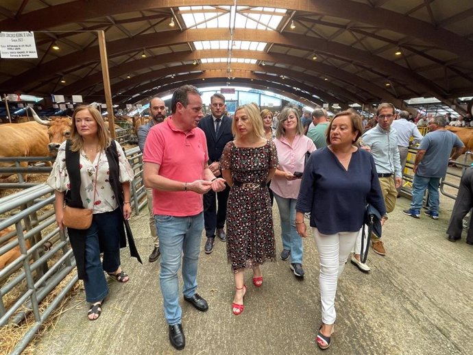 El consejero de Medio Rural, Marcelino Marcos Líndez durante su visita a Agrosiero