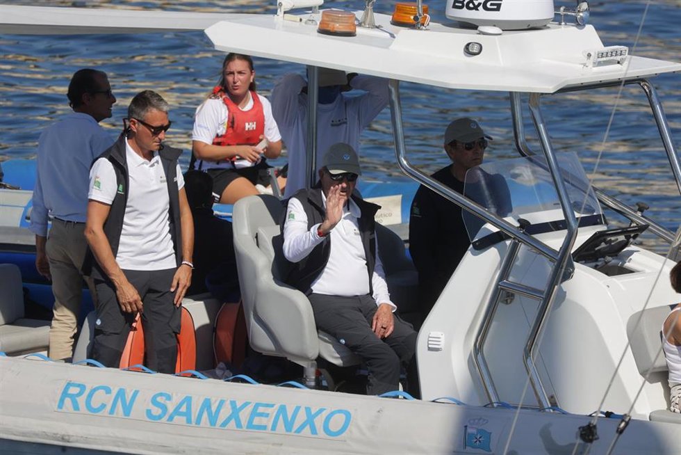 El Rey Emérito Juan Carlos sale a navegar en el segundo día de la 8 Regata Rey Juan Carlos I El Corte Inglés Máster organizada por el Real Club Náutico de Sanxenxo a 30 de Septiembre de 2023 en Sanxenxo (España).