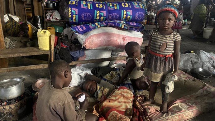 Archivo - GOMA, Nov. 9, 2022  -- Photo taken on Nov. 8, 2022 shows displaced children at a temporary shelter near Goma, capital of North Kivu Province, the Democratic Republic of the Congo.