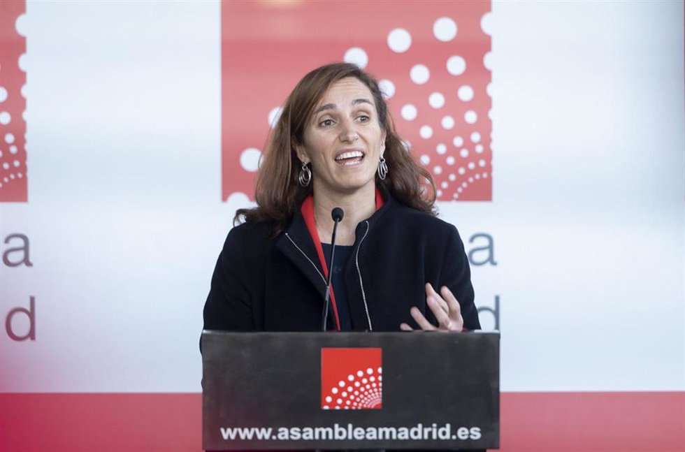 Archivo - La portavoz de Más Madrid, Mónica García, comparece ante los medios tras un pleno de la Asamblea de Madrid, a 2 de diciembre de 2021, en Madrid (España). 