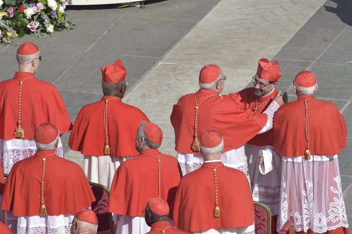 El nuevo cardenal y arzobispo de Madrid, Jose Cobo, tras ser creado cardenal en la basílica vaticana de San Pedro.