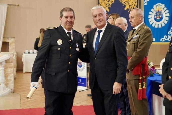 El consejero de Seguridad Ciudadana del Gobierno de Melilla, Daniel Ventura (PP), en el centro, en una imagen de archivo.