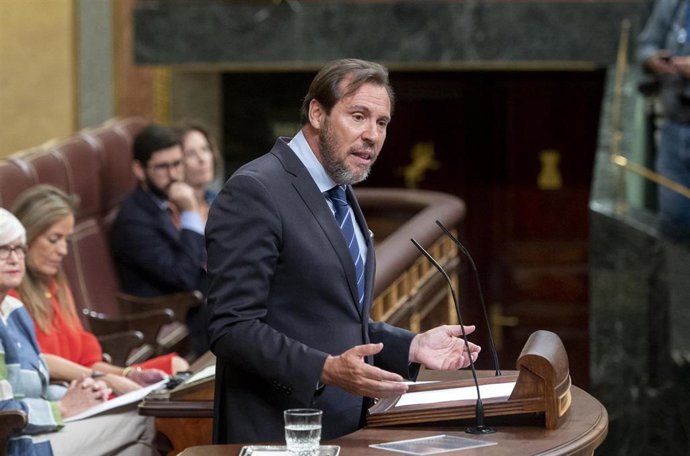 El diputado electo y secretario general del PSOE de Valladolid, Óscar Puente, interviene durante la segunda votación de la investidura del líder del Partido Popular, en el Congreso de los Diputados, a 29 de septiembre de 2023, en Madrid (España). 