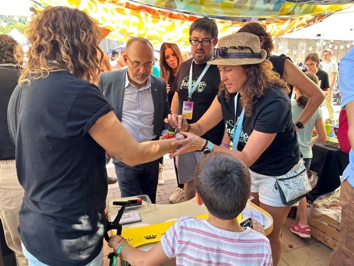 El conseller de Derechos Sociales de la Generalitat, Carles Campuzano, visitado la cuarta edición del Festival Inspira dirigido a personas con discapacidad