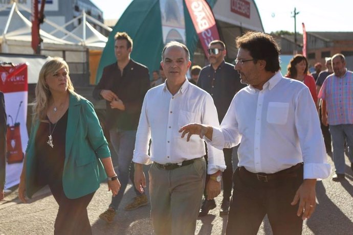 El secretario general de Junts, Jordi Turull, en su visita a la Fira de Sant Miquel de Lleida