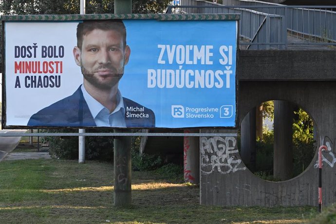 Cartel electoral de Michal Simecka para las elecciones en Eslovaquia