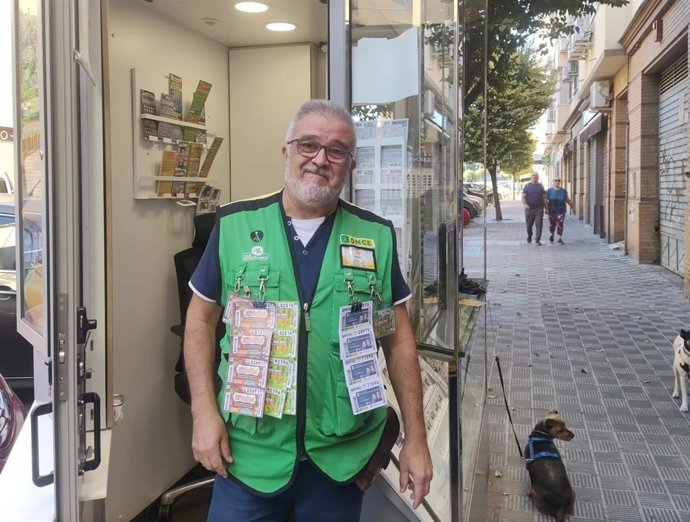 José Guillén, vendedor de la ONCE que ha repartido el premio