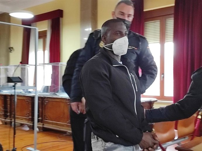 Archivo - El acusado abandonando la sala de vistas de la Audiencia de Jaén en una imagen de archivo