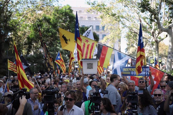 Manifestantes en el acto de la ANC por el sexto aniversario del 1-O