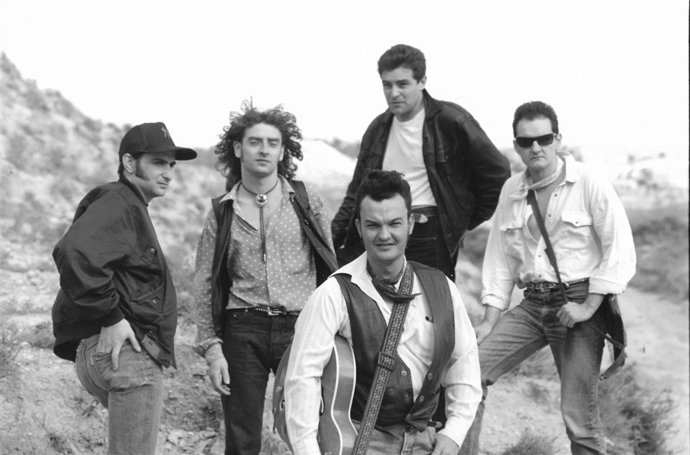 El antiguo salón de plenos de la DPZ acoge la presentación del libro 'Más Birras. Del barrio a la leyenda'.