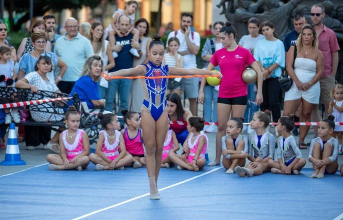 Imagen de archivo de una competición de gimnasia en las escuelas deportivas onubenses.