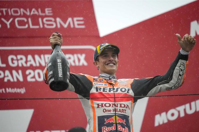El piloto español de MotoGP Marc Márquez (Repsol Honda) en el podio del Gran Premio de Japón