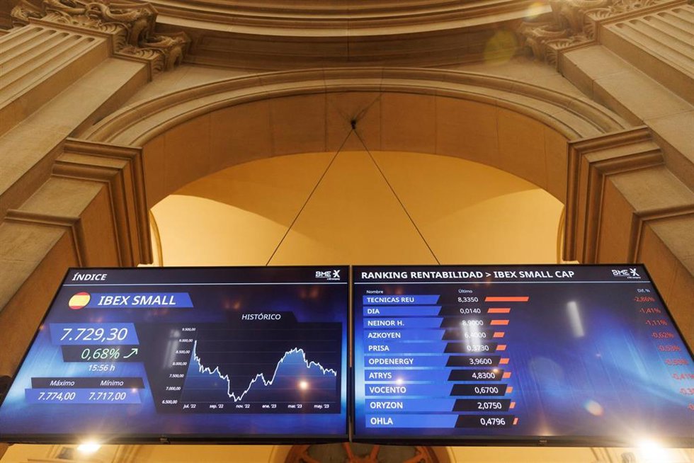 Archivo - Dos paneles del Ibex en el Palacio de la Bolsa, a 5 de junio de 2023, en Madrid (España).