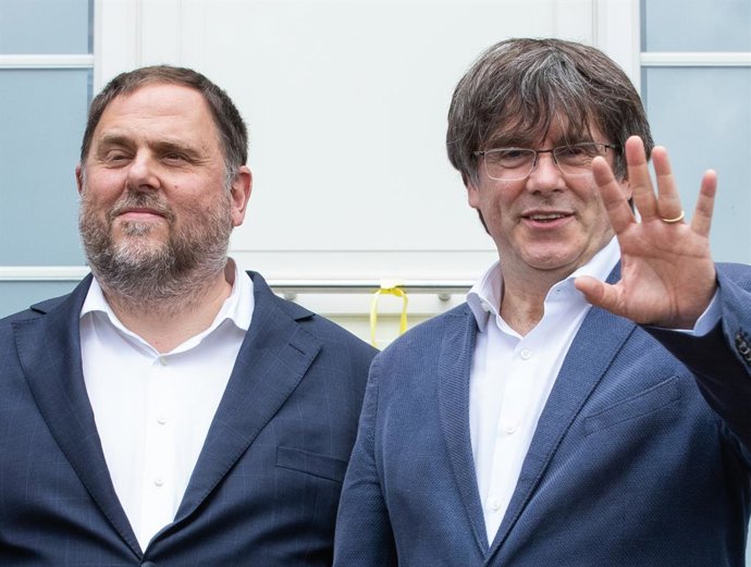 Archivo - L'exvicepresident i líder d'ERC, Oriol Junqueras, i l'expresident de la Generalitat i líder de Junts, Carles Puigdemont, a Waterloo