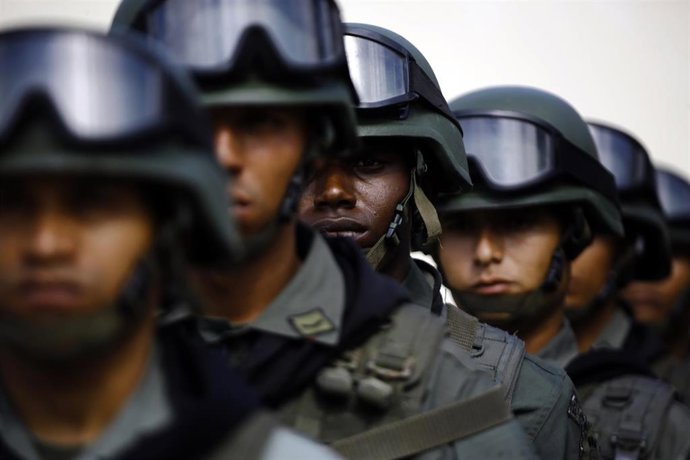 Archivo - Militares venezolanos