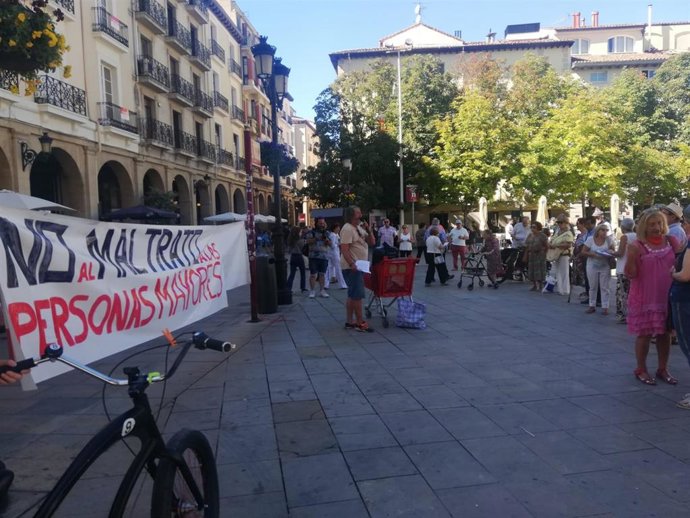 Concentración de personas mayores contra el maltrato en la vejez, este domingo en la Plaza del Mercado de Logroño