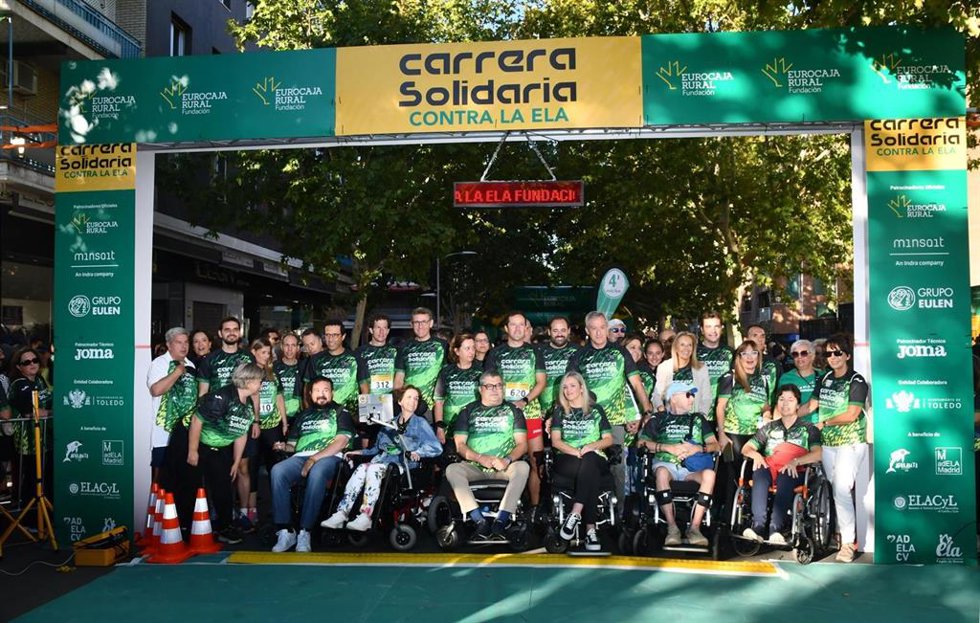 Foto de familia de la XI Carrera Solidaria de la Fundación Eurocaja Rural