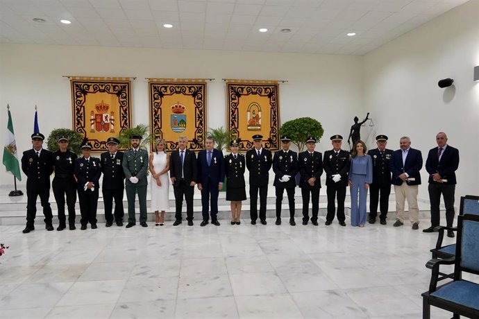 El consejero de la Presidencia, Interior, Diálogo Social y Simplificación Administrativa, Antonio Sanz,, participa en los actos organizados por la Policía Local de la localidad malagueña con motivo de la festividad de los Santos Patronos,