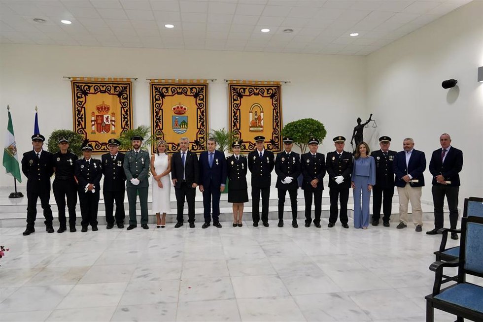 El consejero de la Presidencia, Interior, Diálogo Social y Simplificación Administrativa, Antonio Sanz,, participa en los actos organizados por la Policía Local de la localidad malagueña con motivo de la festividad de los Santos Patronos,
