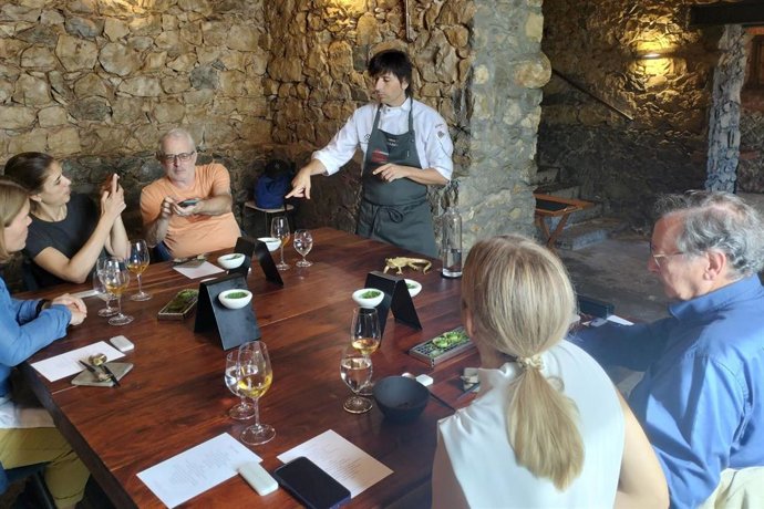 Periodistas internacionales especializados en gastronomía visitan Cantabria.