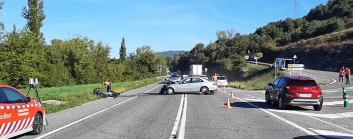 Accidente en la carretera N-121-A en el que se han visto implicados una moto y un turismo.