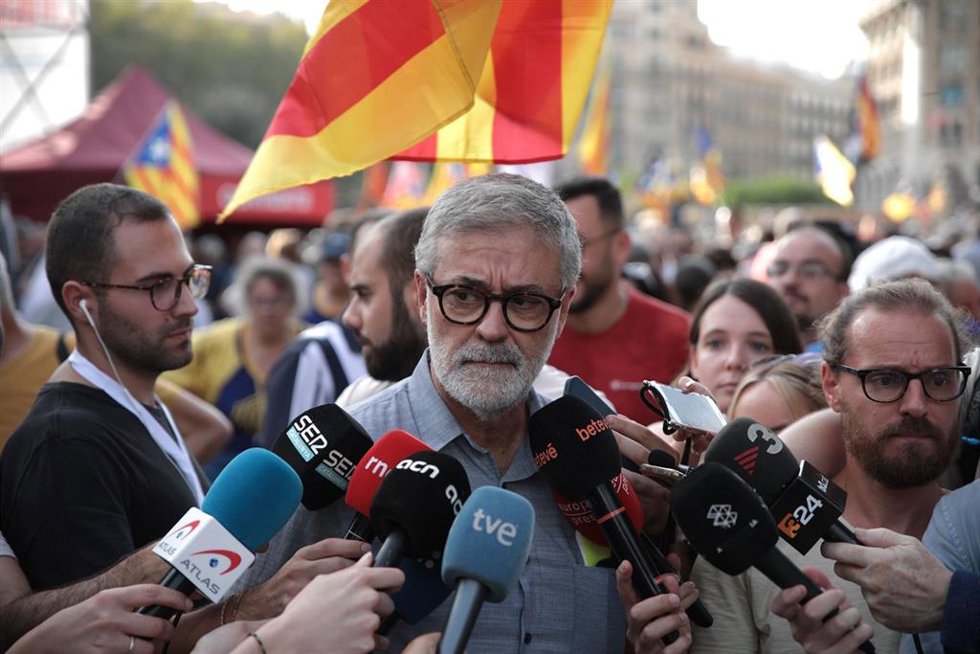 El diputado de la CUP Carles Riera en declaraciones antes del acto 'Defensem l'1-O'