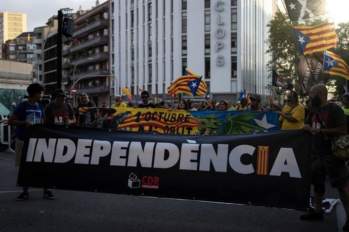 Manifestación de los CDR en Barcelona por el sexto aniversario del 1-O