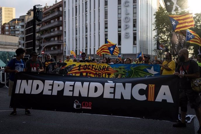 Manifestació dels CDR a Barcelona pel sis aniversari de el 1-O