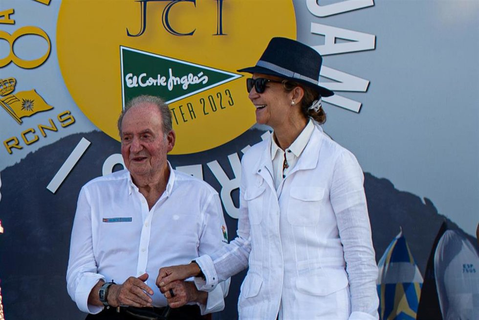 Juan Carlos I entrega los premios en Sanxenxo (Pontevedra), a 1 de octubre de 2023.