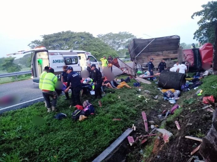 Accidente de un camión que transportaba migrantes en Chiapas, México