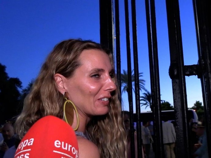 Alejandra Osborne apoya a Julian López 'El Juli' en su última corrida en La Maestranza