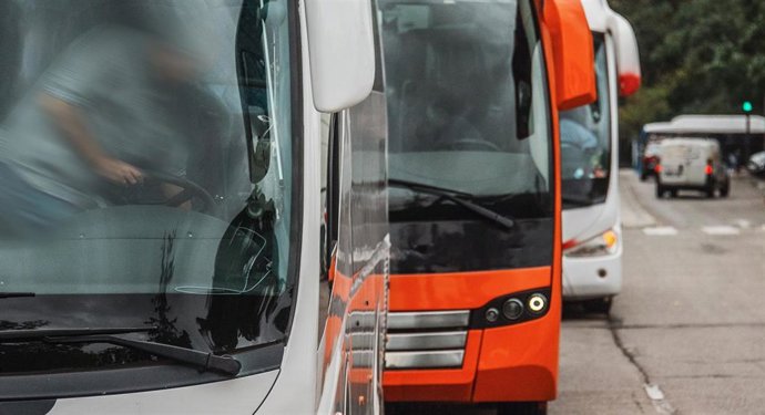 Archivo - Autobuses.