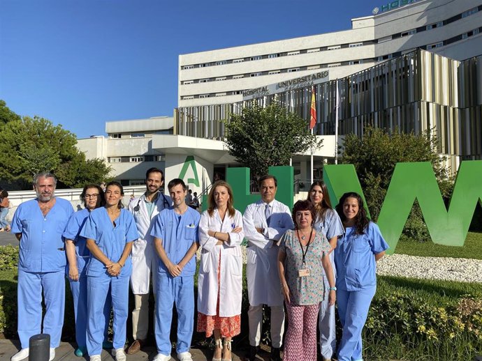 Profesionales de la Unidad de Imagen Cardíaca del Macarena, a las puertas del centro hospitalario.