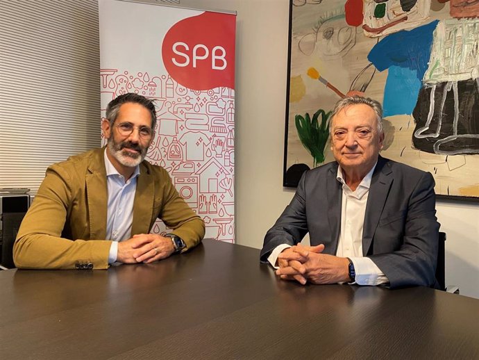 Héctor Dominguis, CEO de Grupo Dominguis Energy Services (GDES) (Izda)  y Miguel Burdeos, Presidente de SPB Global Corporation (dch).