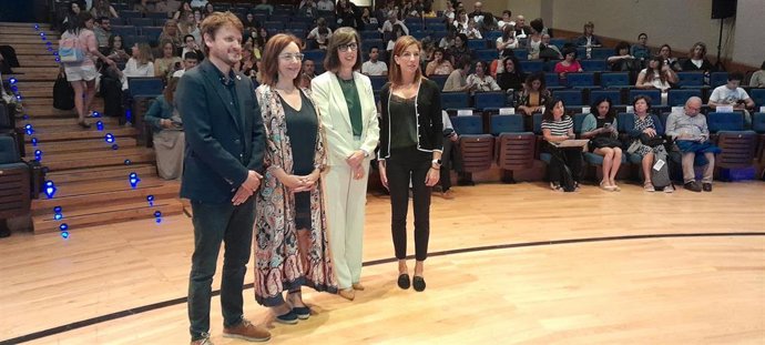 El director general de Inclusión Educativa y Ordenación, David Artime; la gerente de Cogersa, Paz Orviz; la consejera de Transición Ecológica, Industria y Medio Ambiente, Nieves Roqueñí, y la concejala del Ayuntamiento de Oviedo, Lourdes García.