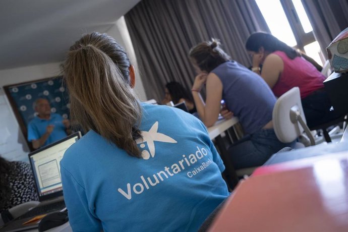 Archivo - Acción de voluntariado de CaixaBank
