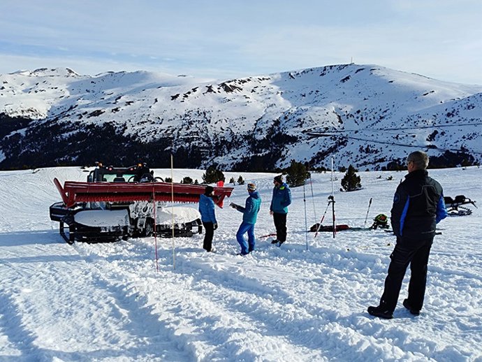 Algunos de los investigadores del proyecto trabajando en la modelización climática de la zona