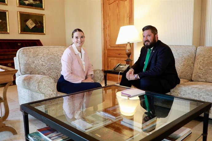 La presidenta del Govern, Marga Prohens, y el alcalde de Marratxí, Jaume Llompart.