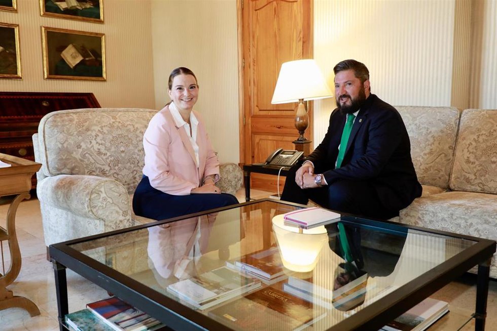 La presidenta del Govern, Marga Prohens, y el alcalde de Marratxí, Jaume Llompart.