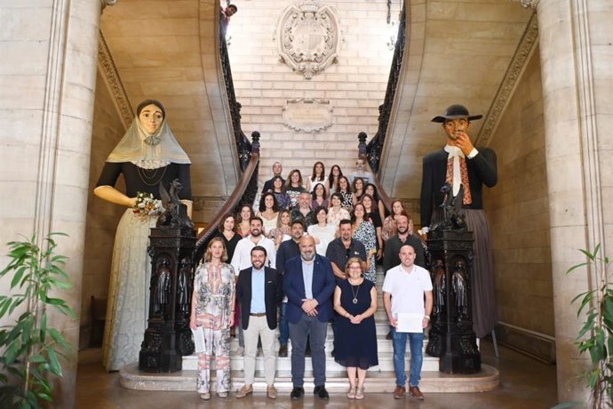 Una veintena de funcionarios toman posesión de sus puestos en el Ayuntamiento de Palma.