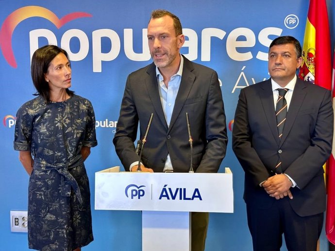 Patricia Rodríguez, Héctor Palencia y Carlos García (D).