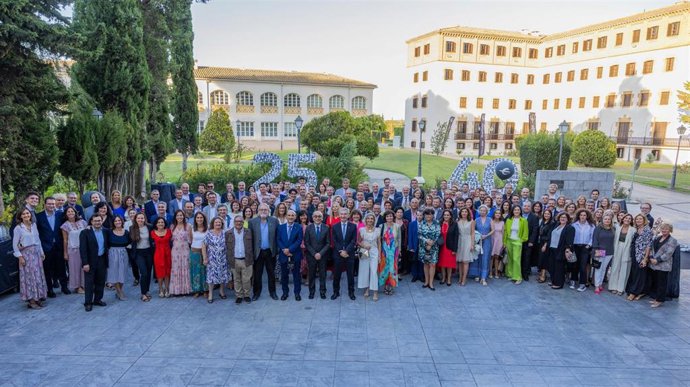 Ibercaja Ndp Ibercaja Reconoce La Fidelidad Y El Compromiso De 176 Empleados Que Cumplen 25 Y 40 Años De Aniversario