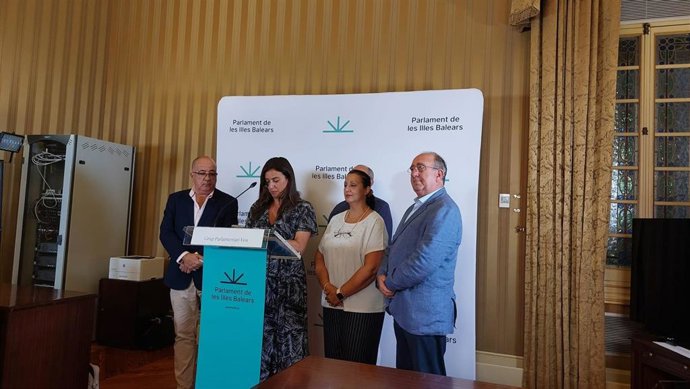 La portavoz parlamentaria de Vox, Idoia Ribas, en la rueda de prensa ofrecida este martes.