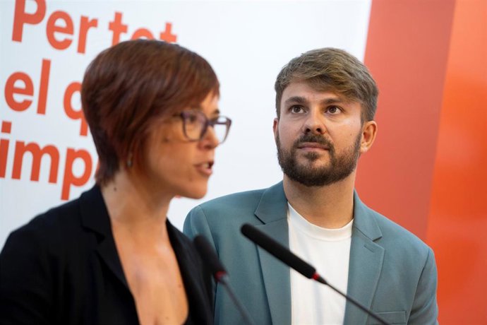 La portavoz de Compromís en el Congreso, gueda Micó, ofrece una rueda de prensa en la sede de Compromís, a 2 de octubre de 2023, en Valencia, Comunidad Valenciana (España). Durante la rueda de prensa, han abordado las principales exigencias en la negoc